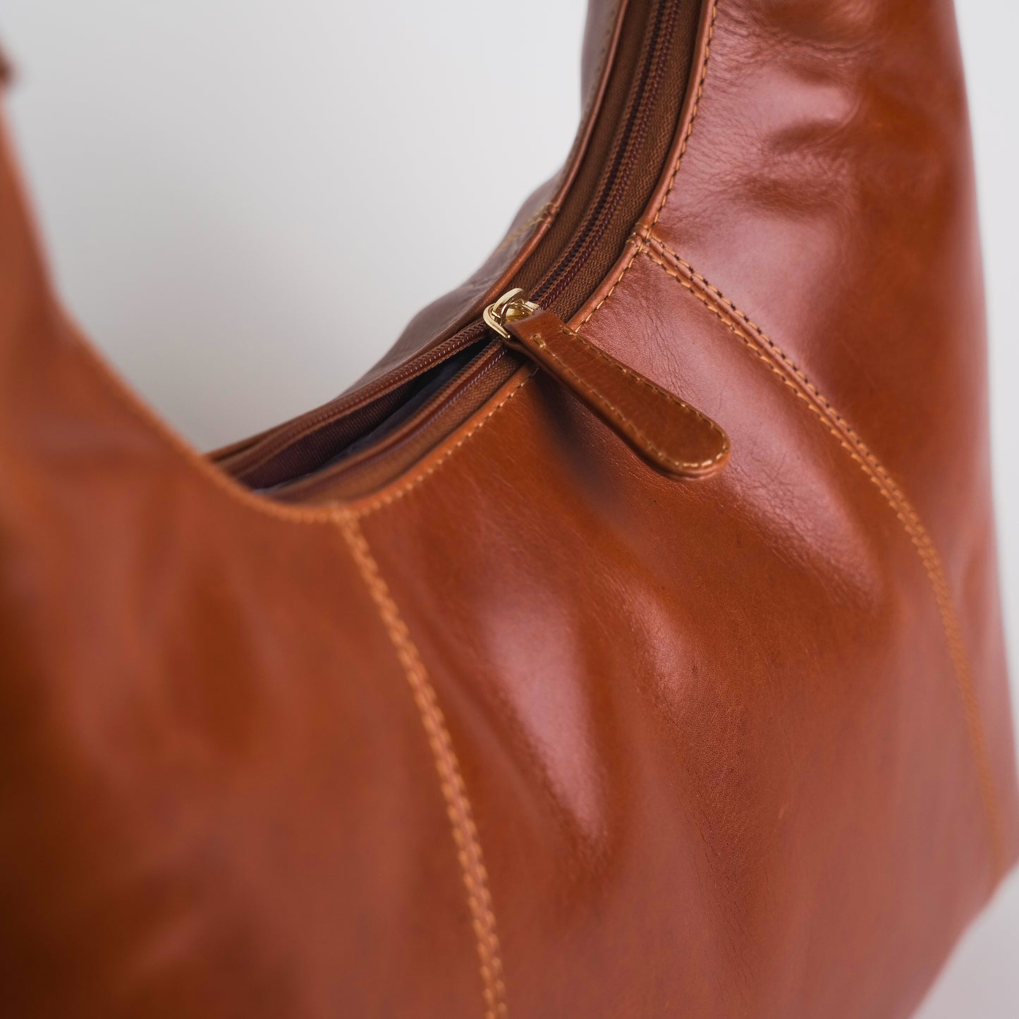 Victoria - Tote Bag
