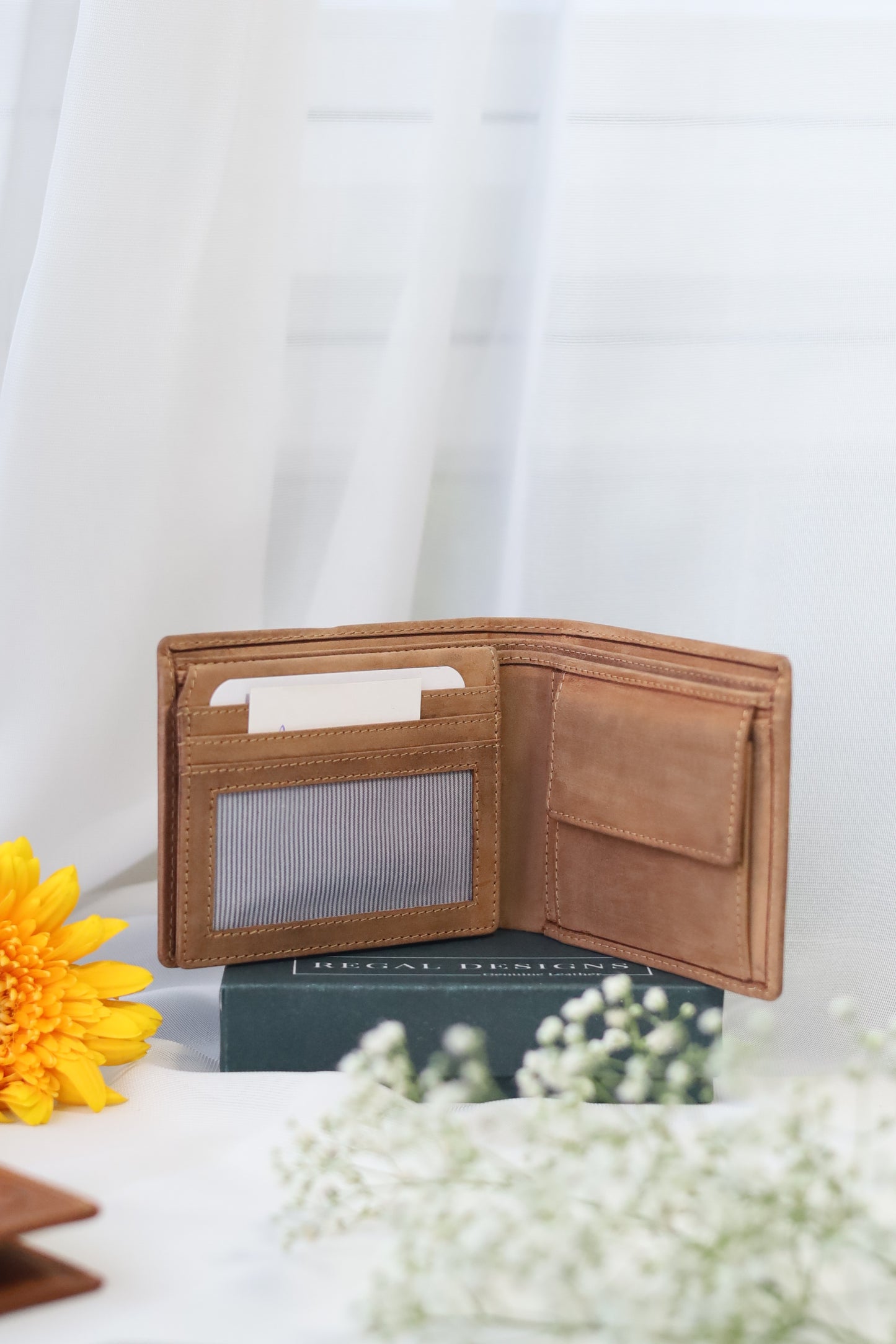 Men's Rustic Brown Classic Hunter Leather Wallet with Album